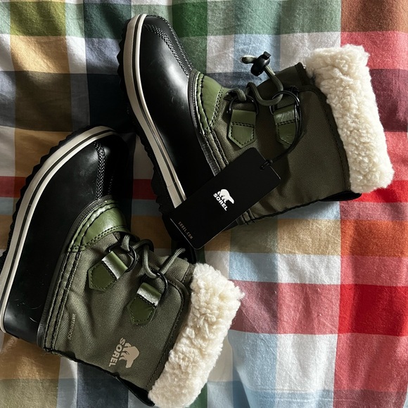 BRAND NEW IN BOX Toddler Sorel snow boots - Picture 2 of 3